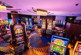 Studio kasino Lightning Dice dengan dealer profesional di vespatoto
